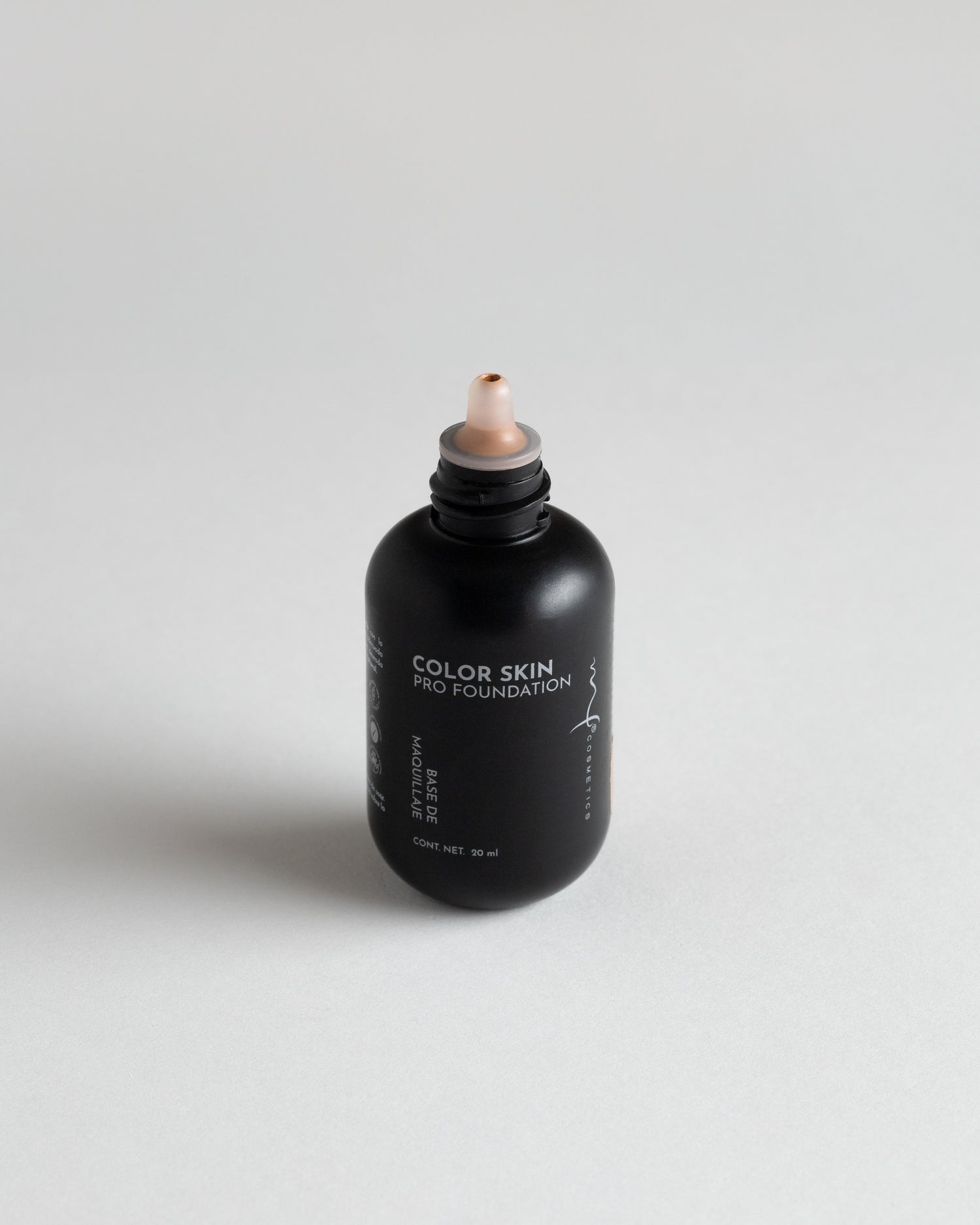 COLOR SKIN PRO FOUNDATION