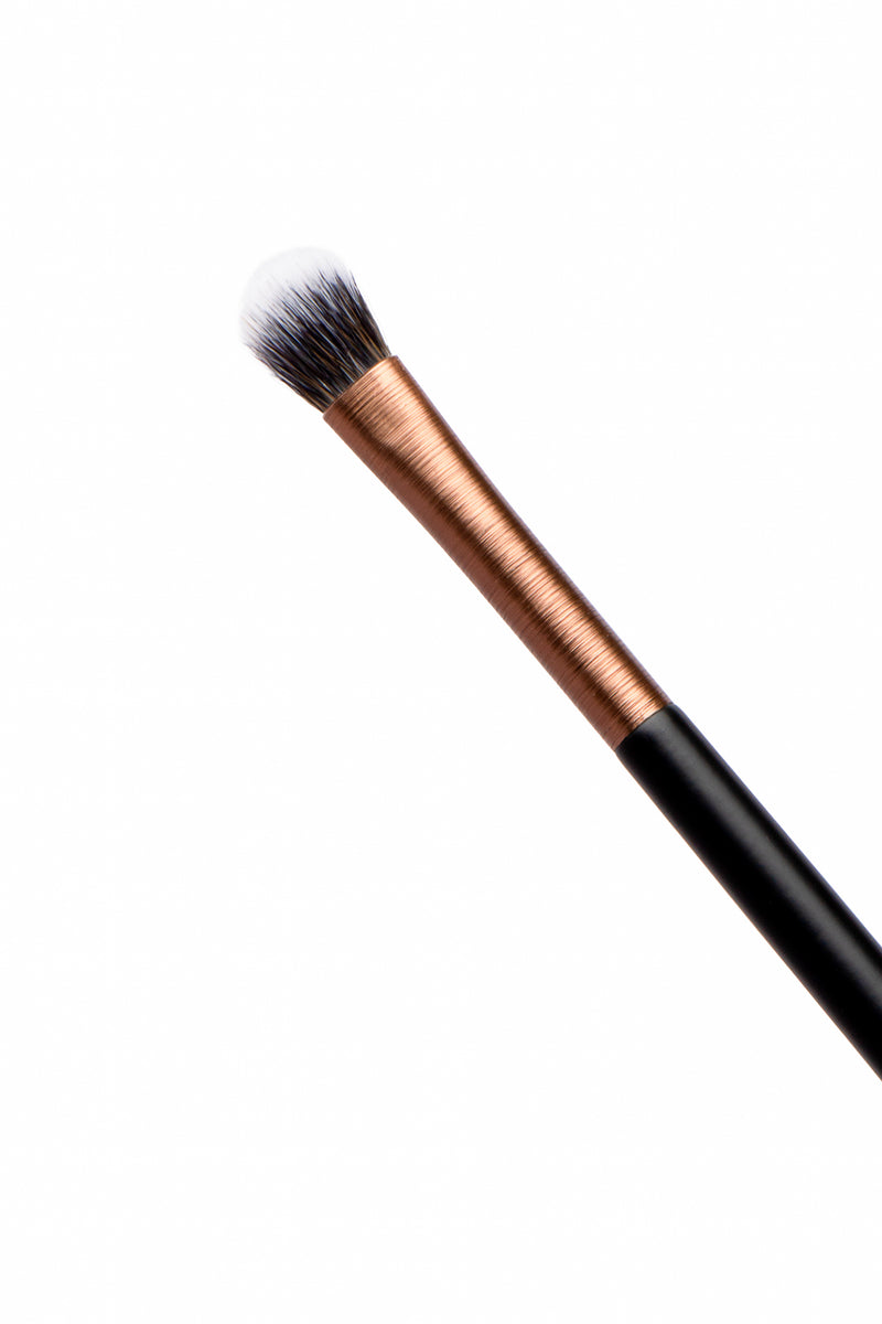 CB202 Pro Chisel Fluff & Precision Crease Brush by CROWN BRUSH